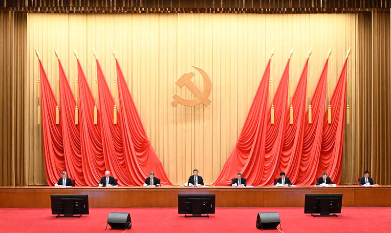 4月3日，學(xué)習(xí)貫徹習(xí)近平新時(shí)代中國特色社會主義思想主題教育工作會議在北京召開。中共中央總書記、國家主席、中央軍委主席習(xí)近平出席會議并發(fā)表重要講話。李強(qiáng)、趙樂際、王滬寧、蔡奇、丁薛祥、李希、韓正出席會議。