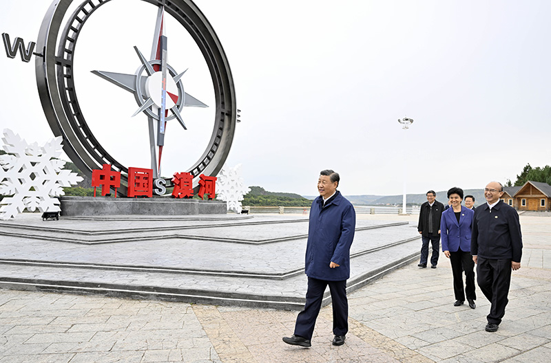 9月6日至8日，中共中央總書記、國(guó)家主席、中央軍委主席習(xí)近平在黑龍江考察。這是6日下午，習(xí)近平在大興安嶺地區(qū)漠河市北極村考察。